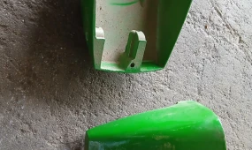 3935_1 JD koplamp kap L34897
