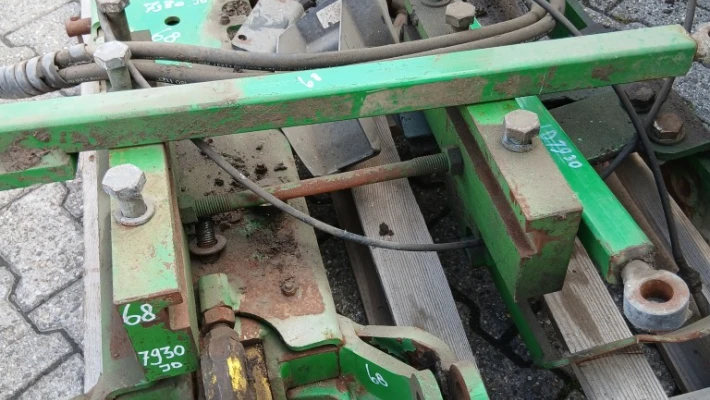 3668_1 JD7930 puh