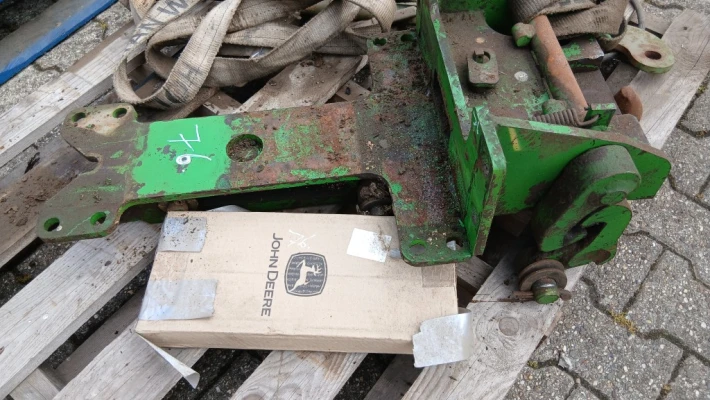 3676_1 pick up hitch JD