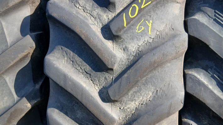 1023 E