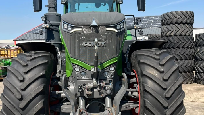 659_11 Fendt 1050 front