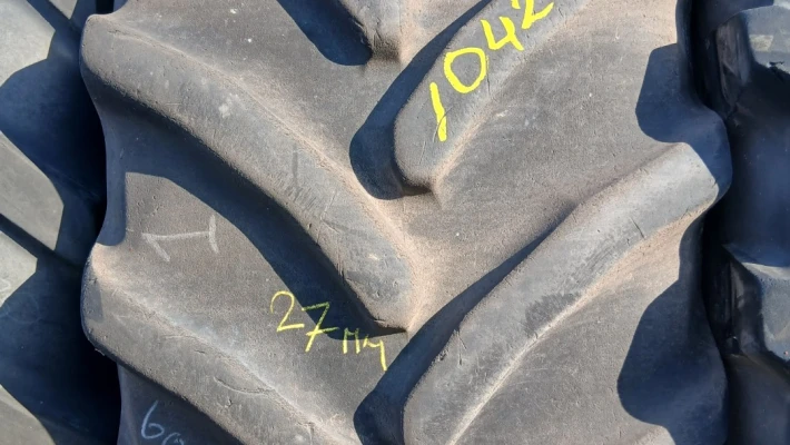 1042 E