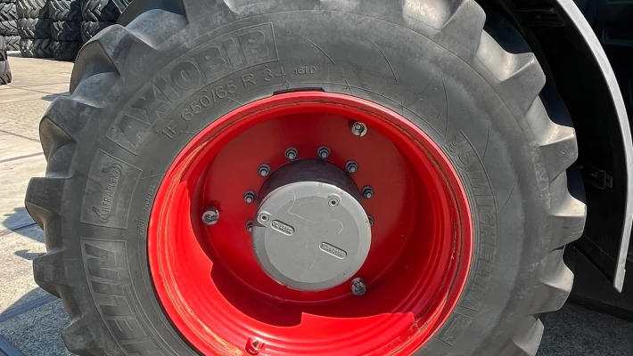 659_12 Fendt 1050 frontwheel