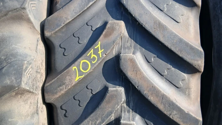 2037 E