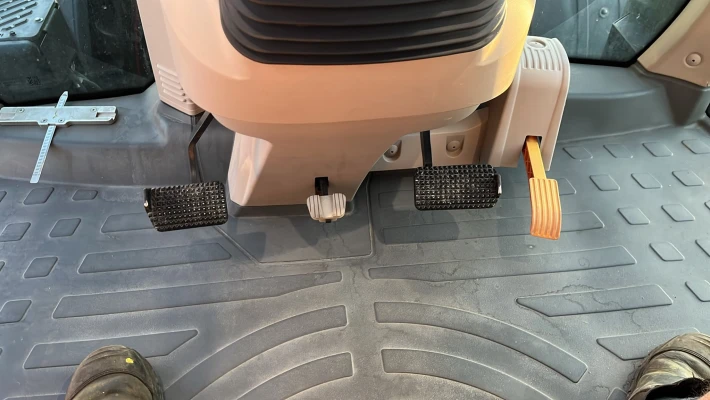 659_5 cab pedals