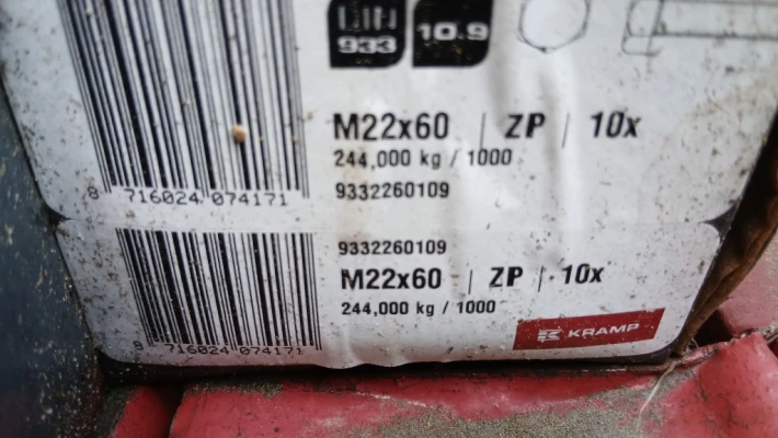7201_2  Bouten M22x60