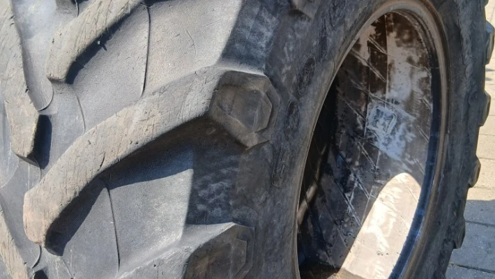 1090_3 Trel 60065R28 TM800