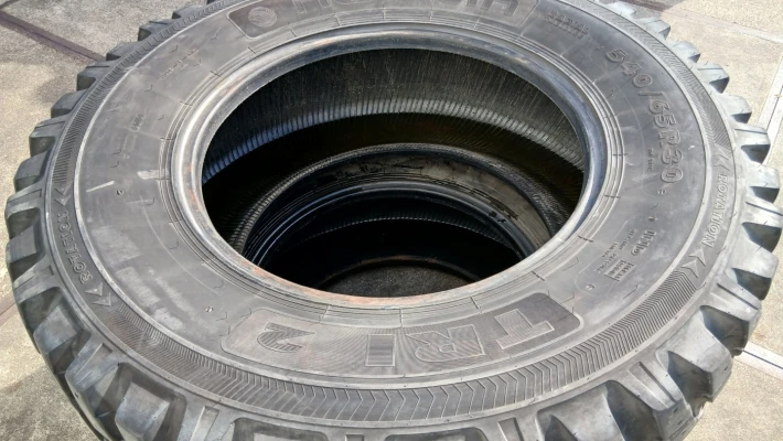 3026_2 Nokian Tri2 R30